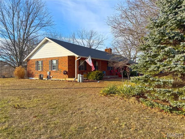 $575,000 | 1825 South Henke Road, Lake St. Louis, MO 63367