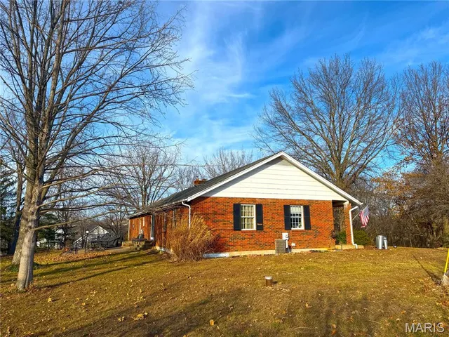 $575,000 | 1825 South Henke Road, Lake St. Louis, MO 63367