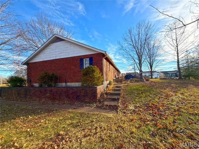 $575,000 | 1825 South Henke Road, Lake St. Louis, MO 63367