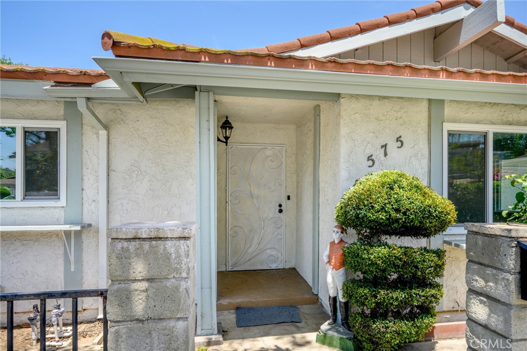 575 Winona Way Pasadena, CA 91103 - Photo 2 of 29 a view of outdoor space and porch