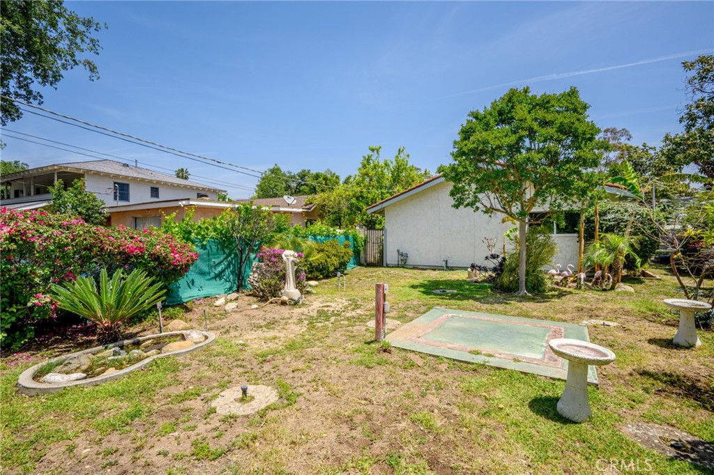 575 Winona Way Pasadena, CA 91103 - Photo 24 of 29 a house view with a backyard space