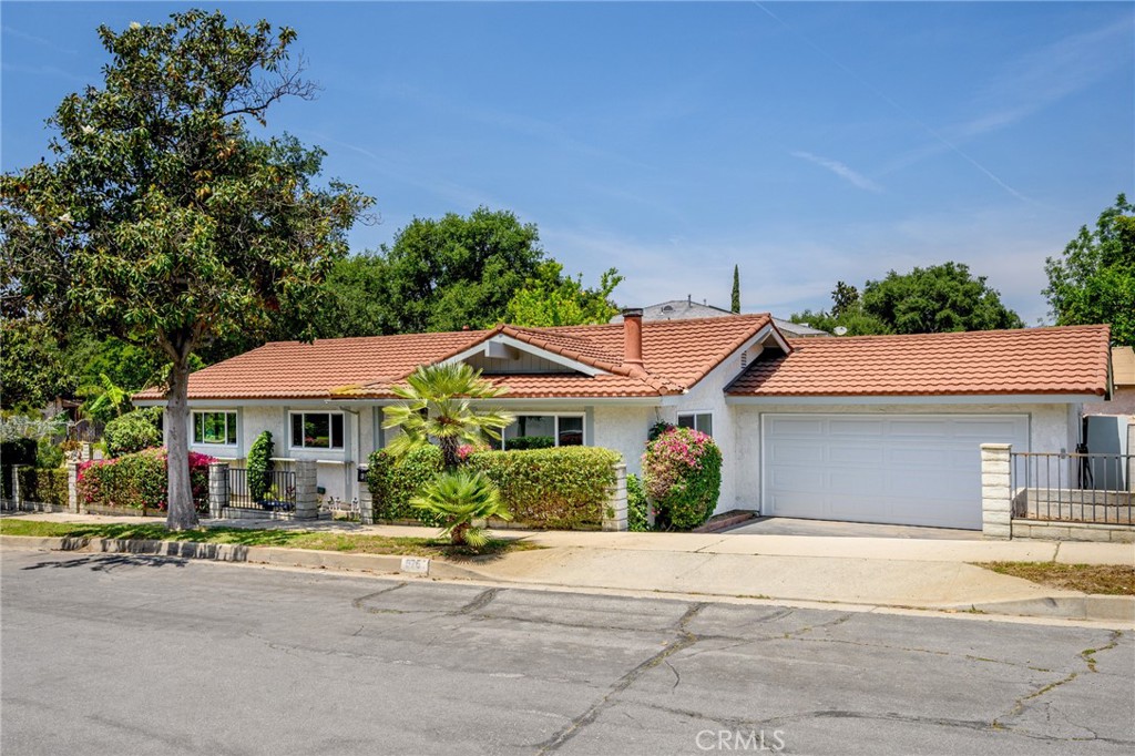 575 Winona Way Pasadena, CA 91103 - Photo 28 of 29 a house view with a outdoor space