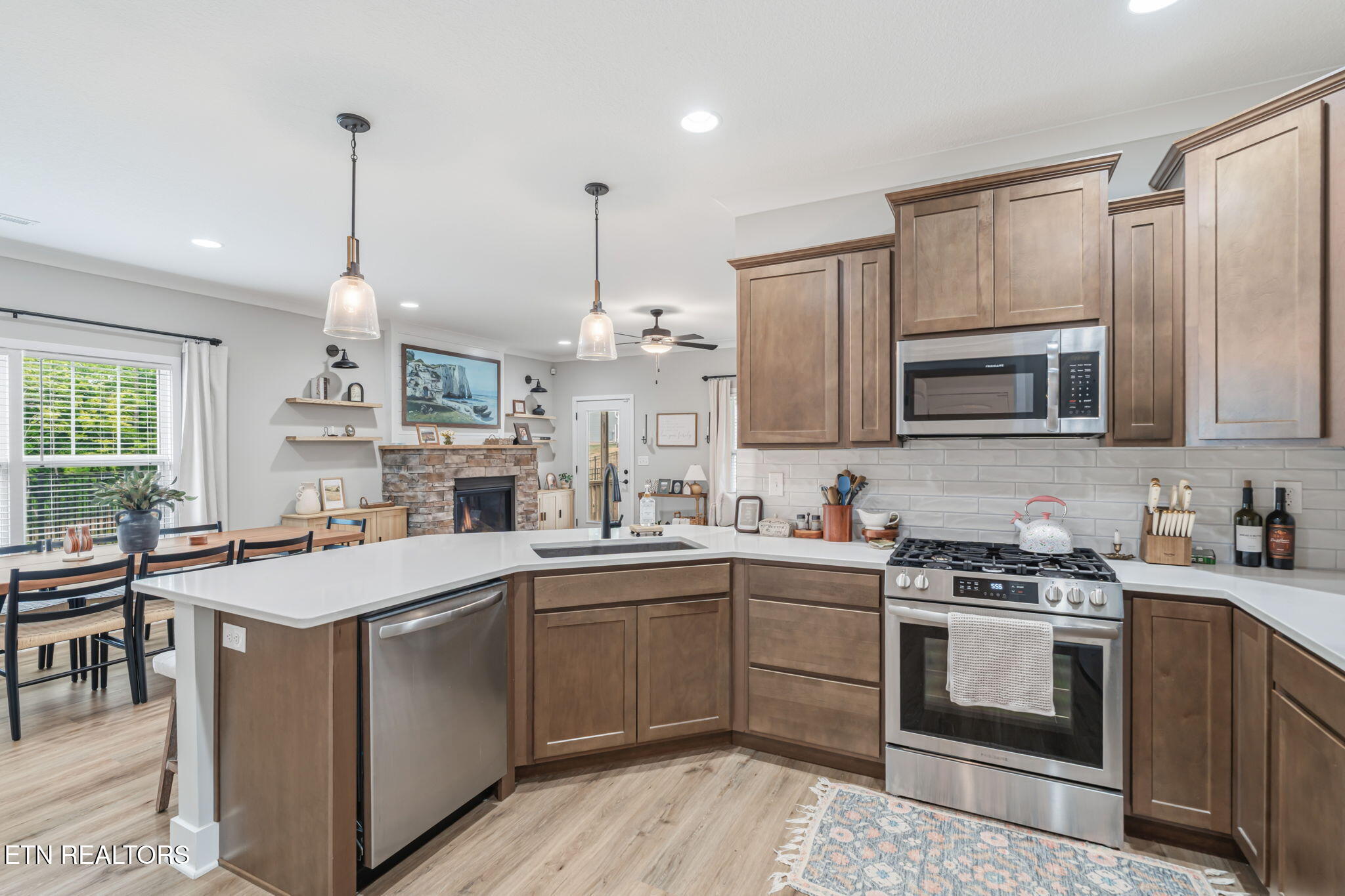 211 Queenberry Street Oak Ridge, TN 37830 - Photo 14 of 58 15-web-or-mls-211 Queenberry Street-10