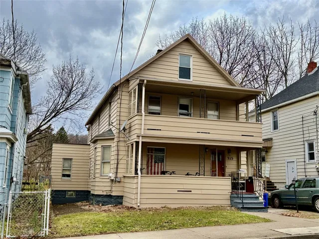 $179,900 | 215 Oak Hill Avenue, Endicott, NY 13760
