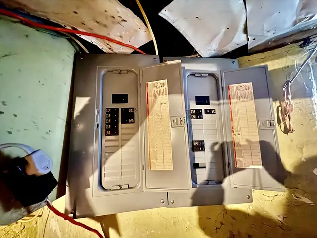 $179,900 | 215 Oak Hill Avenue, Endicott, NY 13760