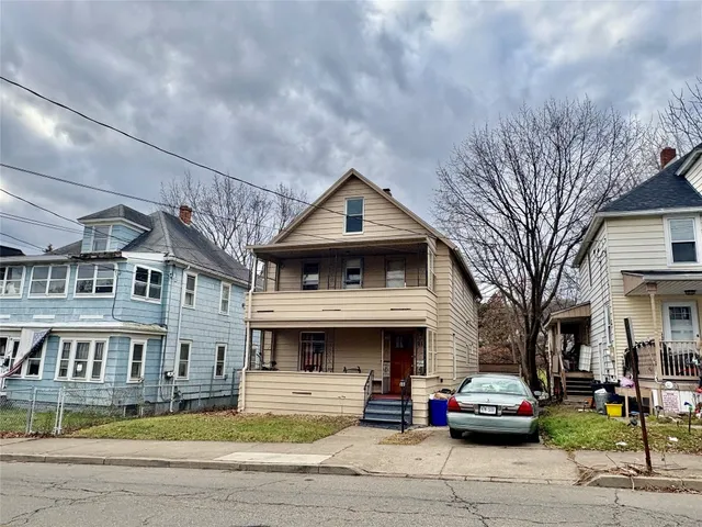 $179,900 | 215 Oak Hill Avenue, Endicott, NY 13760