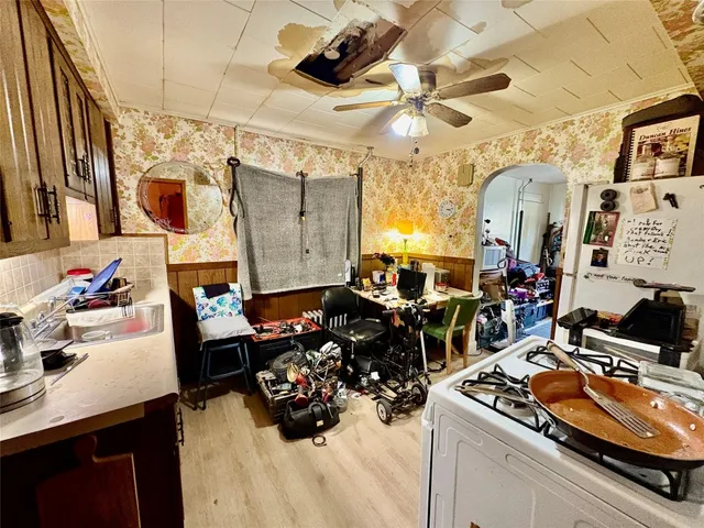 $179,900 | 215 Oak Hill Avenue, Endicott, NY 13760