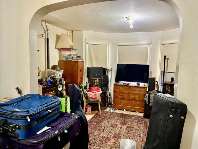 $179,900 | 215 Oak Hill Avenue, Endicott, NY 13760