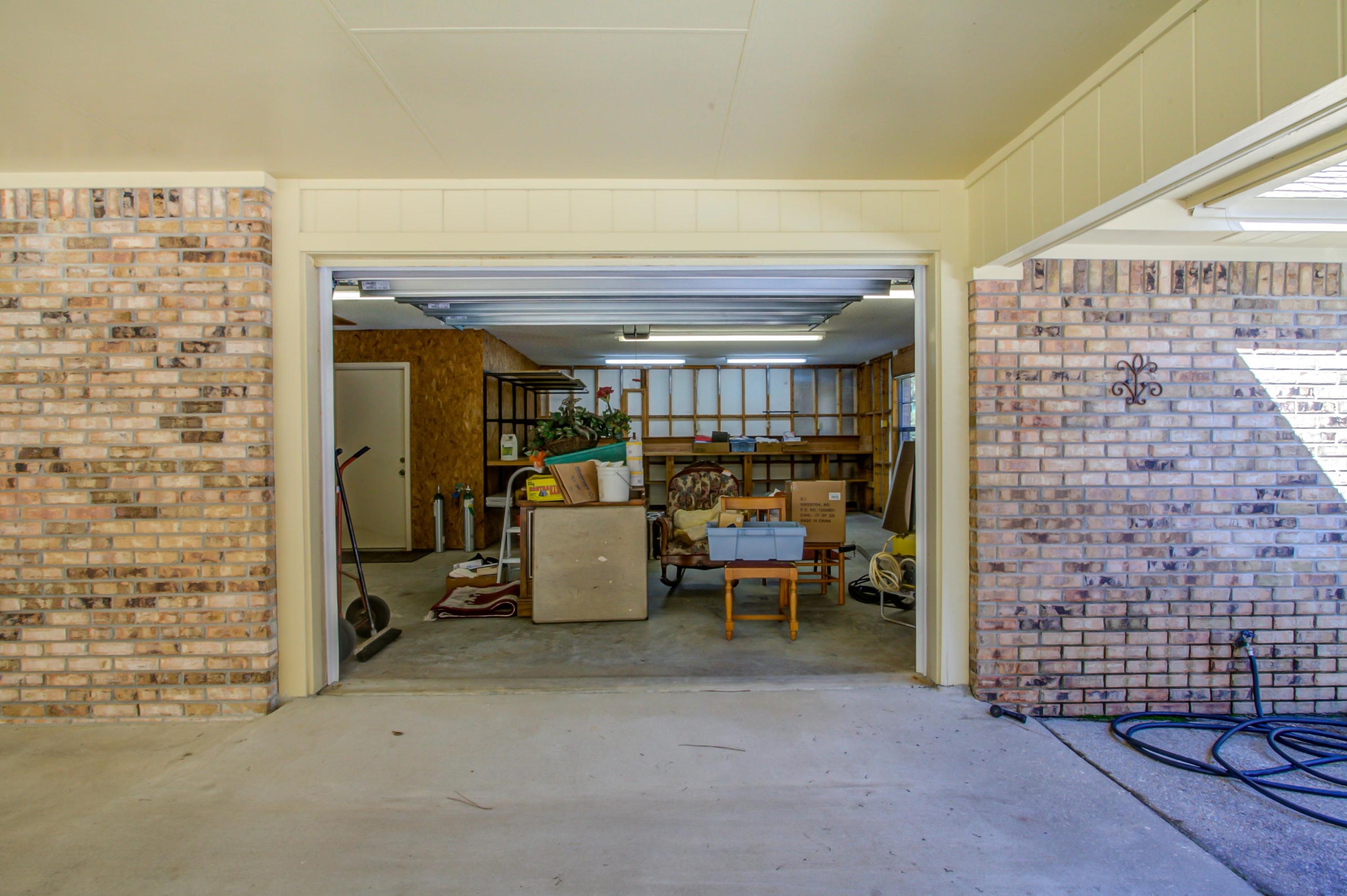 456 Ridge Lake Road Crestview, FL 32536 - Photo 32 of 40 a view of livingroom with table and chair