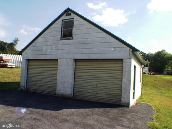 202 Laing Road Front Royal, VA 22630 - Photo 8 of 30 Garage 1
