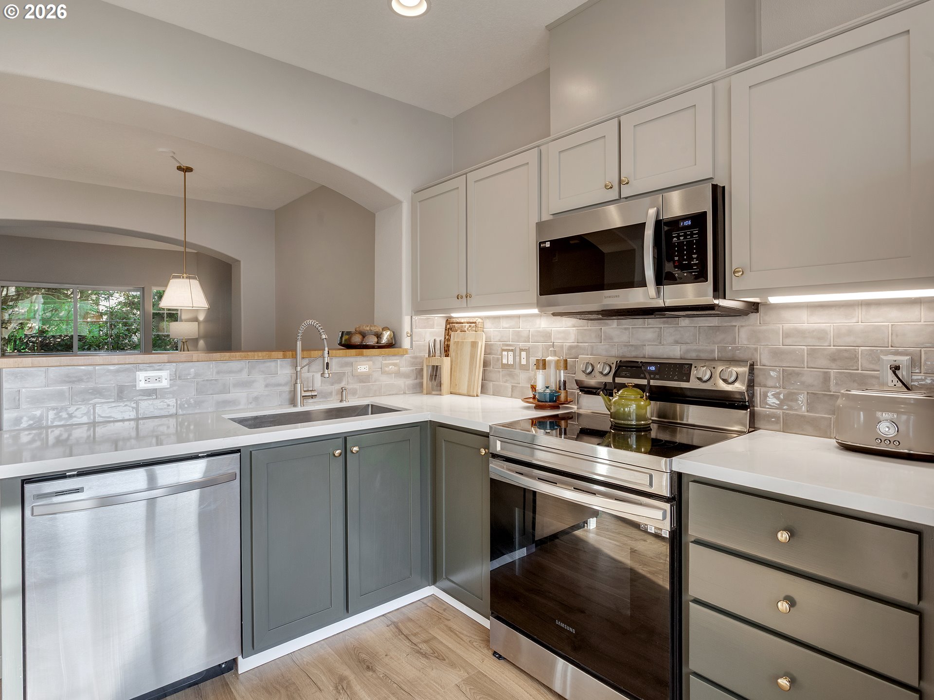 15050 Southwest Warbler Way, Unit 102 Beaverton, OR 97007 - Photo 14 of 34 Kitchen