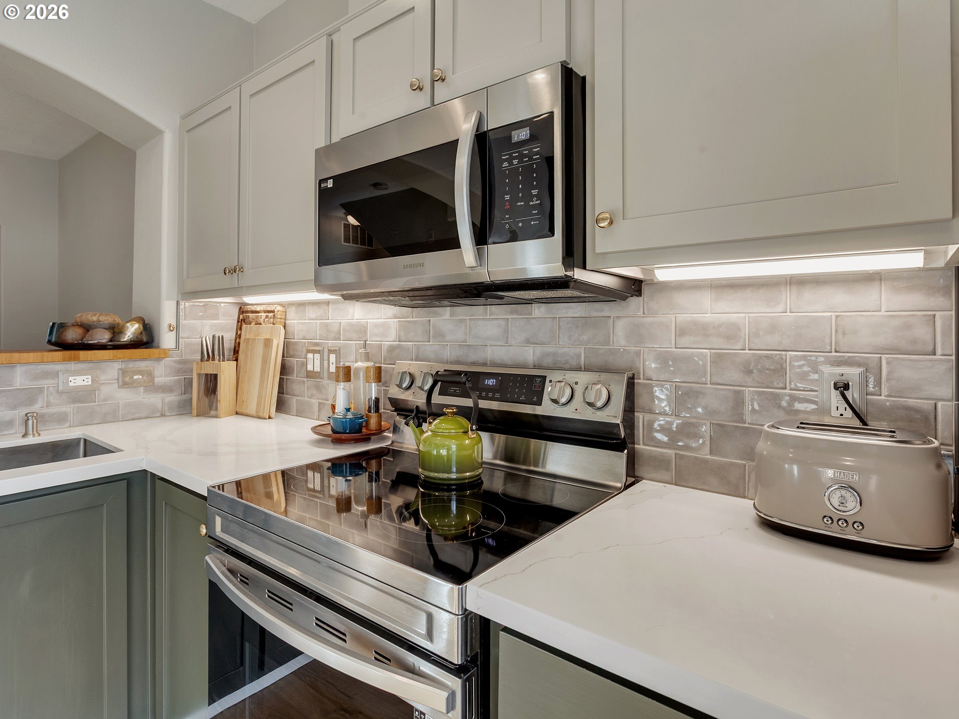 15050 Southwest Warbler Way, Unit 102 Beaverton, OR 97007 - Photo 4 of 34 Kitchen
