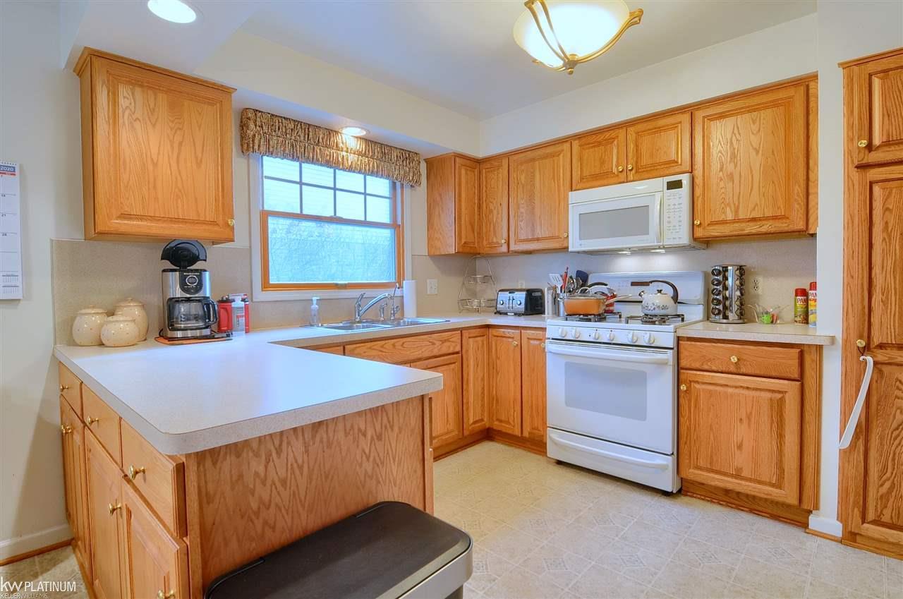 1646 Sumac Drive Rochester Hills, MI 48309 - Photo 5 of 37
