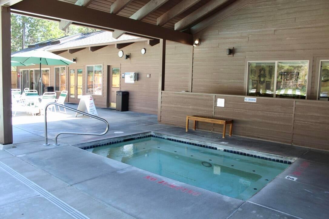 57379 Beaver Ridge Loop, Unit 30B Sunriver, OR 97707 - Photo 19 of 20 21-Hot tub-R30