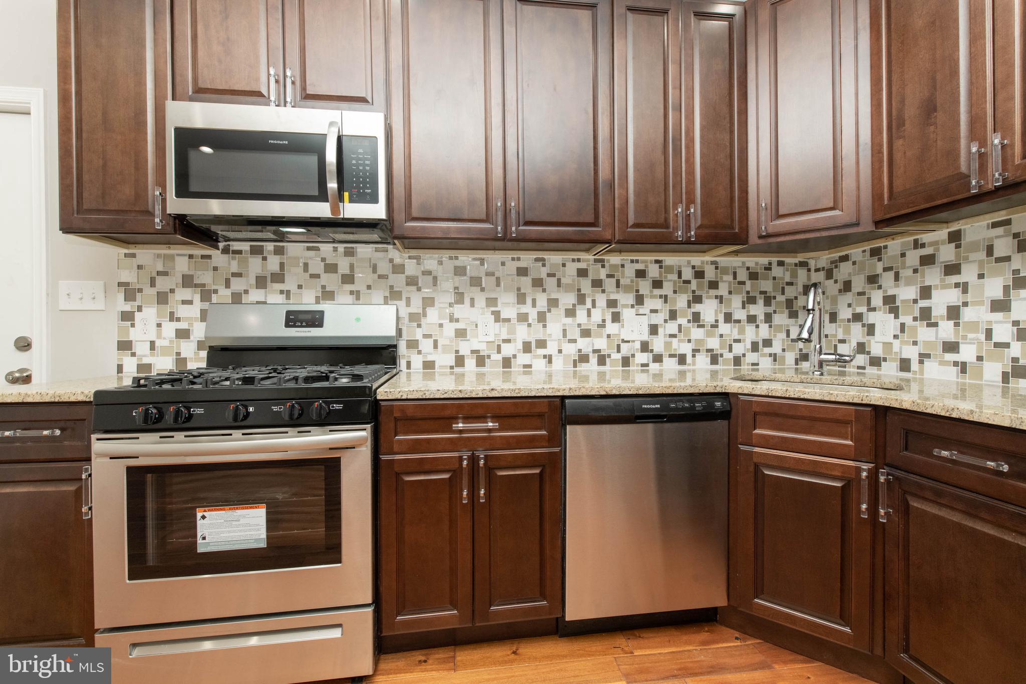 3732 Old Frederick Road Baltimore, MD 21229 - Photo 7 of 34 Custom back splash