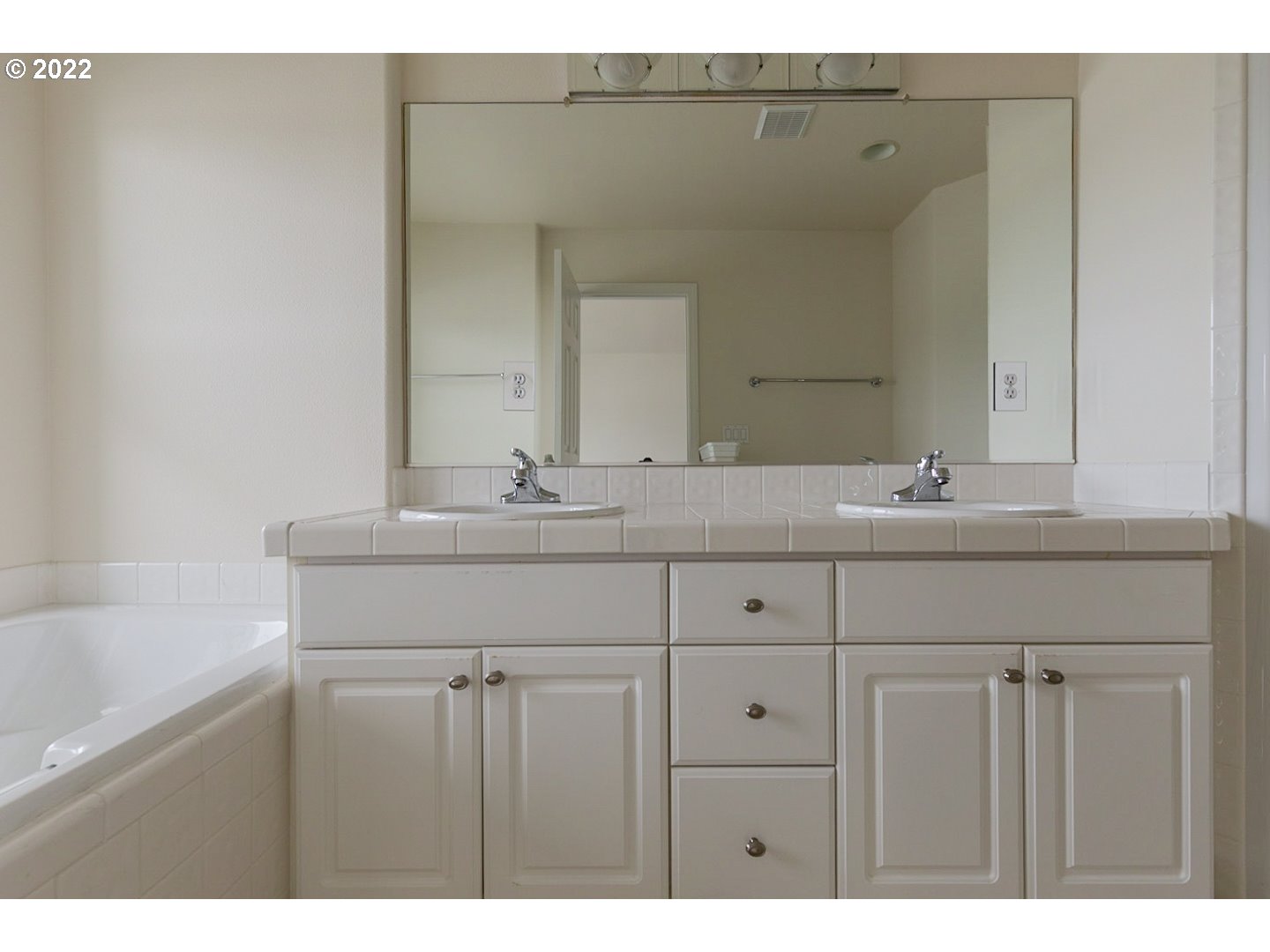 406 Northeast Bridgeton Road Portland, OR 97211 - Photo 28 of 32 Gallery Image 28