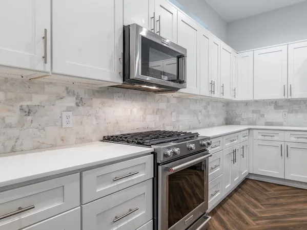 $2,495 | 210 East 32nd Street, Houston, TX 77018