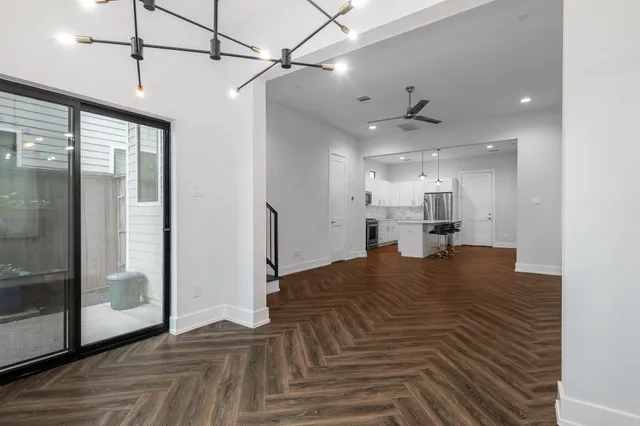 $2,595 | 210 East 32nd Street, Houston, TX 77018