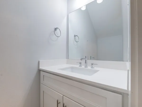 $2,595 | 210 East 32nd Street, Houston, TX 77018