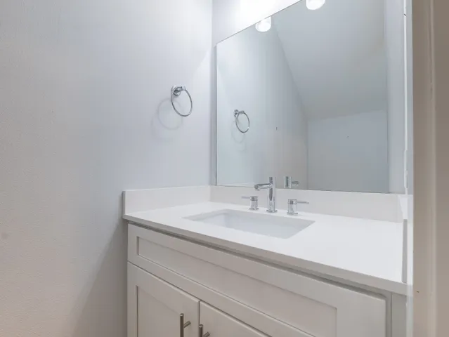 $2,595 | 210 East 32nd Street, Houston, TX 77018