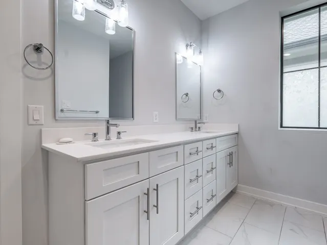 $2,595 | 210 East 32nd Street, Houston, TX 77018