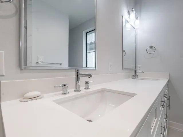 $2,595 | 210 East 32nd Street, Houston, TX 77018