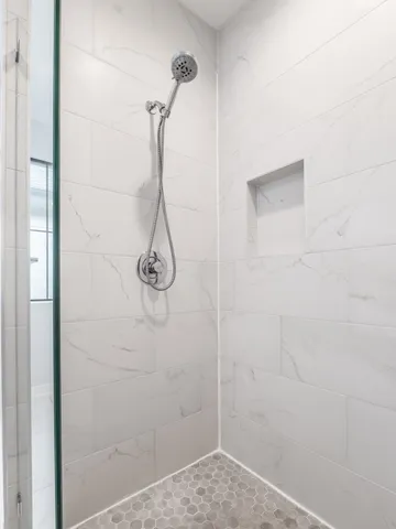 $2,595 | 210 East 32nd Street, Houston, TX 77018