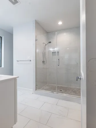 $2,595 | 210 East 32nd Street, Houston, TX 77018