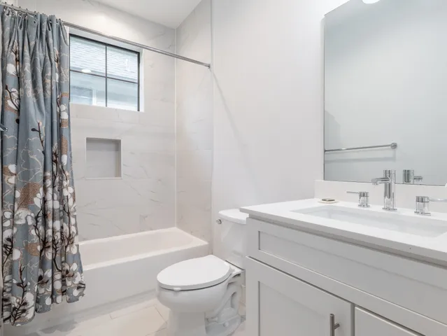 $2,595 | 210 East 32nd Street, Houston, TX 77018