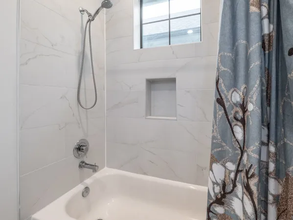 $2,595 | 210 East 32nd Street, Houston, TX 77018