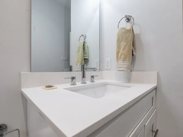 $2,595 | 210 East 32nd Street, Houston, TX 77018