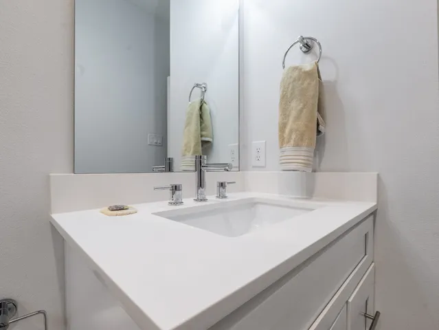 $2,595 | 210 East 32nd Street, Houston, TX 77018