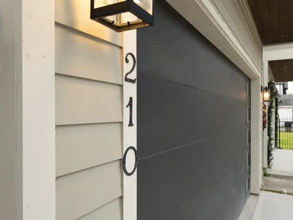 $2,495 | 210 East 32nd Street, Houston, TX 77018