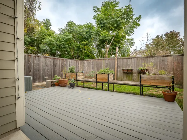 $2,595 | 210 East 32nd Street, Houston, TX 77018