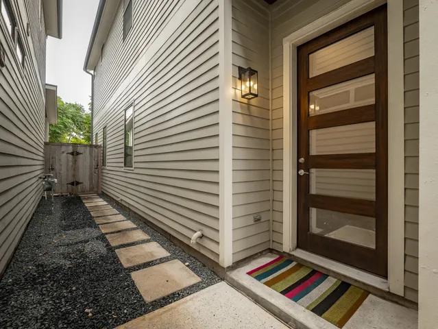 $2,595 | 210 East 32nd Street, Houston, TX 77018