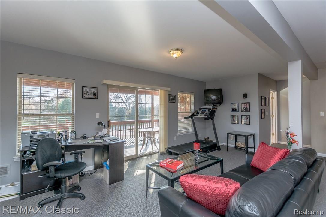 854 Ridgeside Drive, Unit 3 Milford, MI 48381 - Photo 31 of 42 DSC_1896.jpg