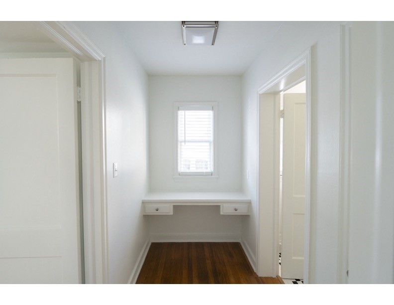 1913 Prospect Street, Unit 5 Houston, TX 77004 - Photo 9 of 17 a bathroom with a sink and a toilet