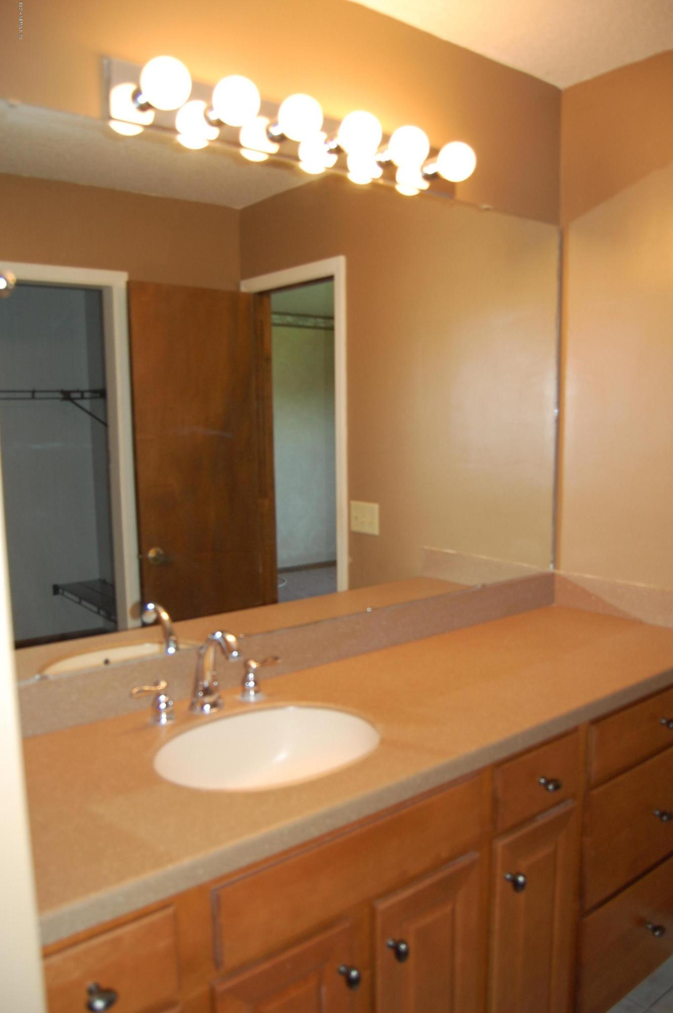 10813 Rutherford Court Jacksonville, FL 32257 - Photo 8 of 21 MASTER BATH