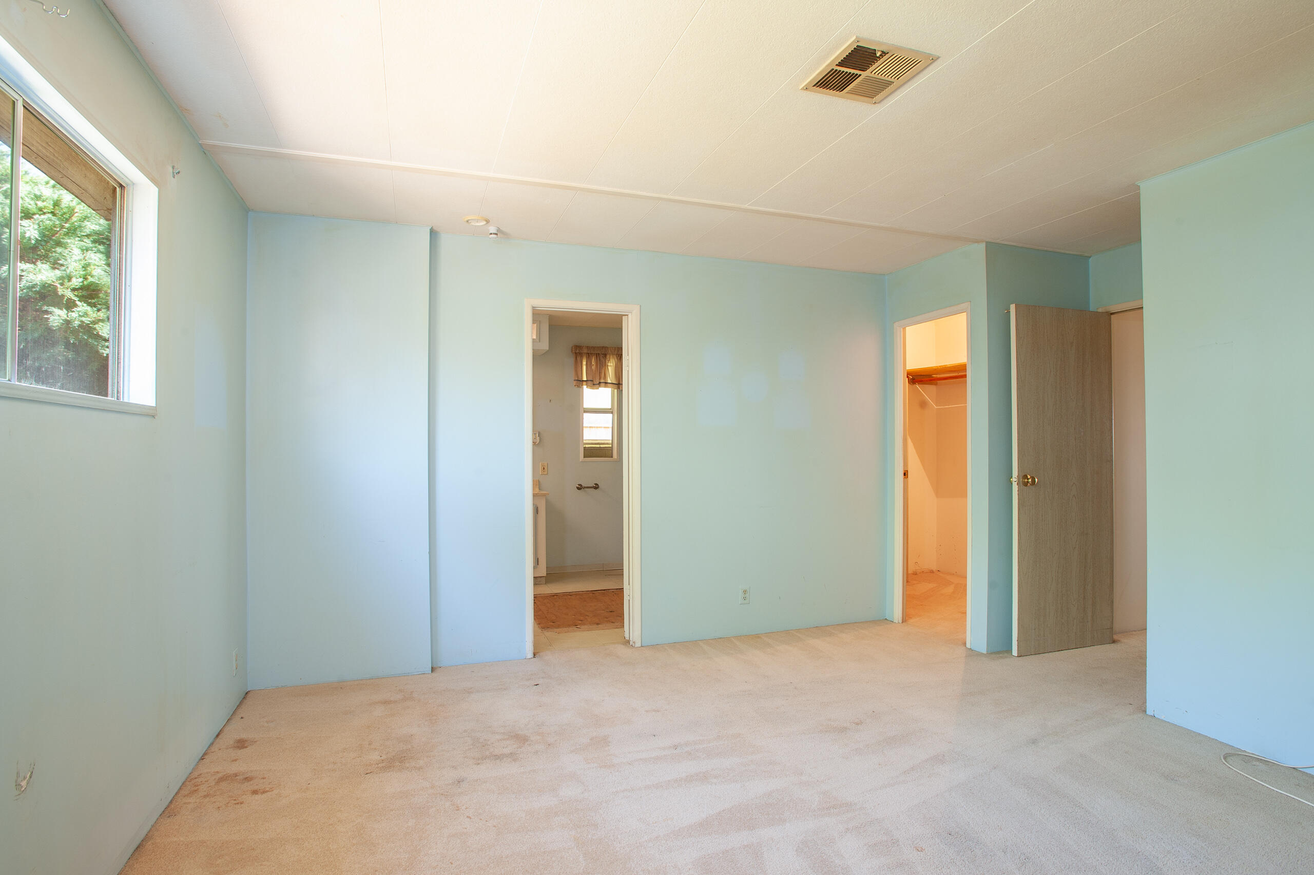 6180 Via Real, Unit 29 Carpinteria, CA 93013 - Photo 11 of 19 a view of an empty room with a window