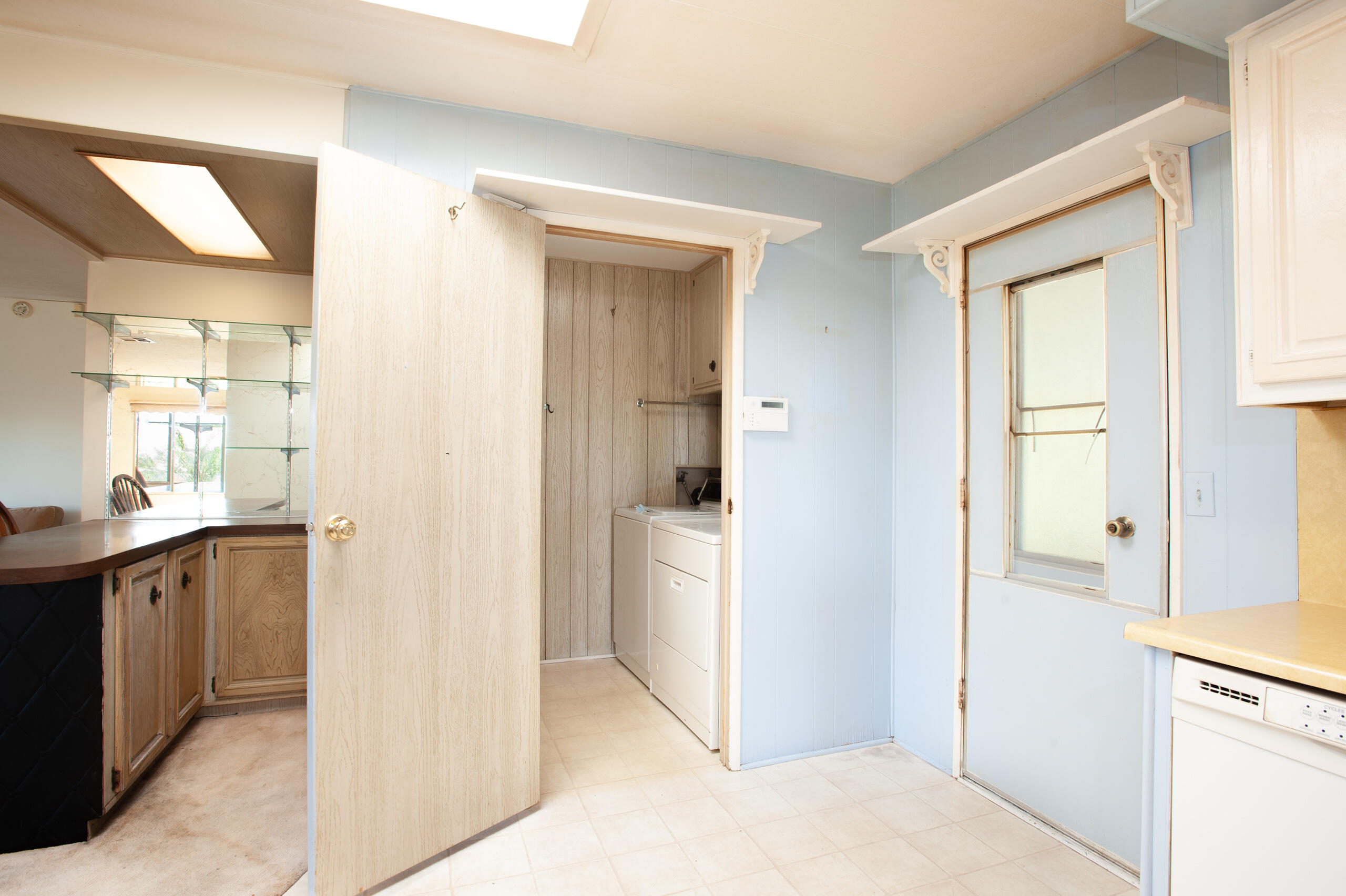6180 Via Real, Unit 29 Carpinteria, CA 93013 - Photo 17 of 19 a view of a kitchen from a hallway
