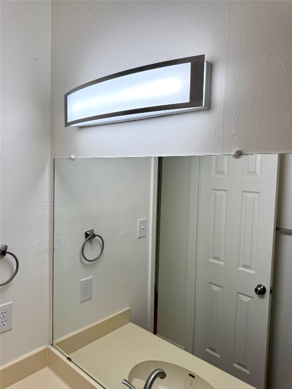 915 West 23rd Street, Unit 108 Austin, TX 78705 - Photo 10 of 15 Bathroom featuring vanity