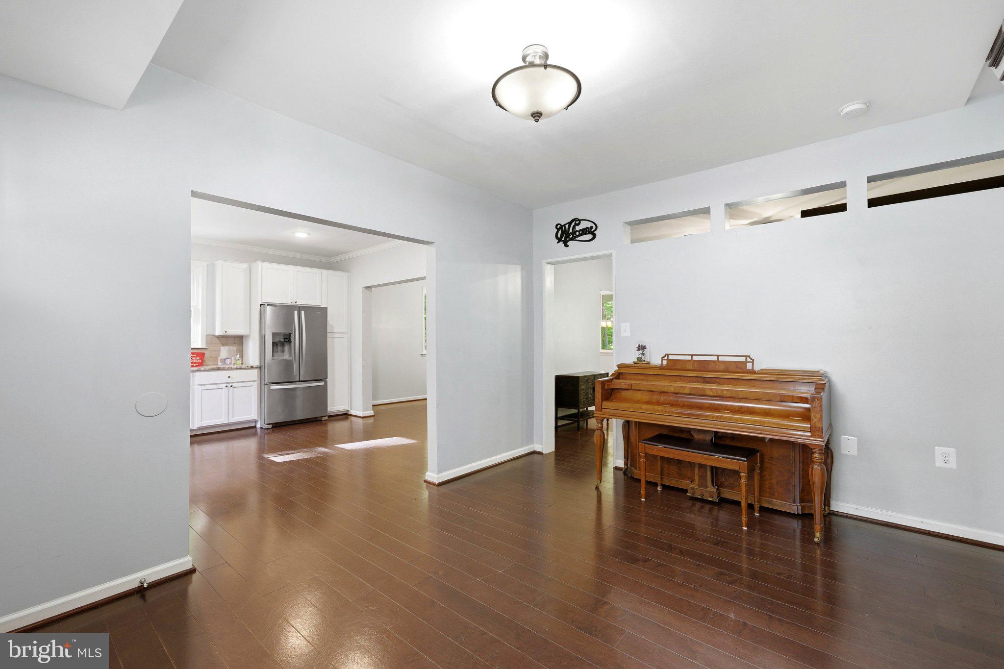10560 South Faulkner Road Faulkner, MD 20632 - Photo 24 of 60 Bright and inviting open space.