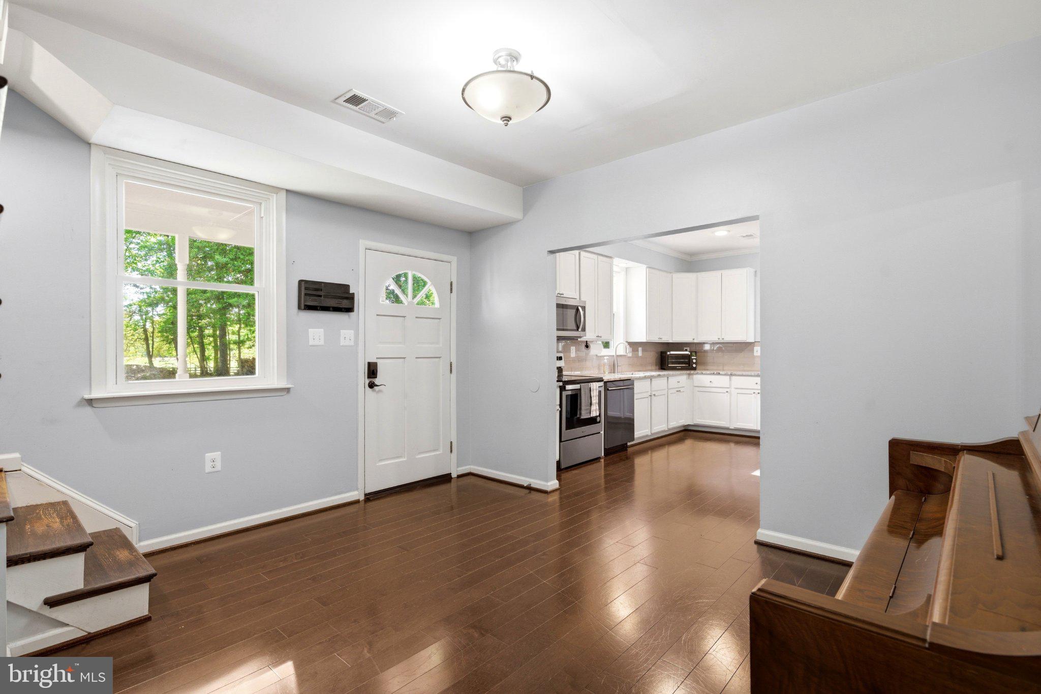 10560 South Faulkner Road Faulkner, MD 20632 - Photo 25 of 60 Bright and inviting entryway space.