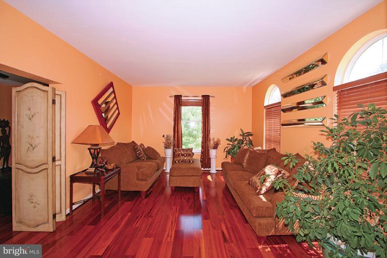 325 Wye Road Queenstown, MD 21658 - Photo 18 of 27 Living Room 3