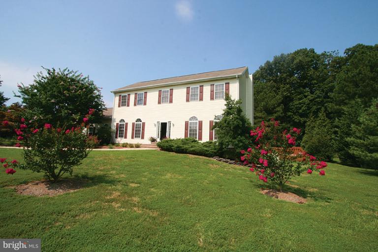 Exterior (Front) 4