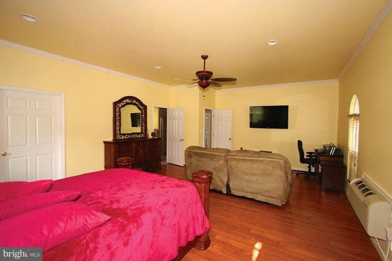 Bedroom (Master) 2