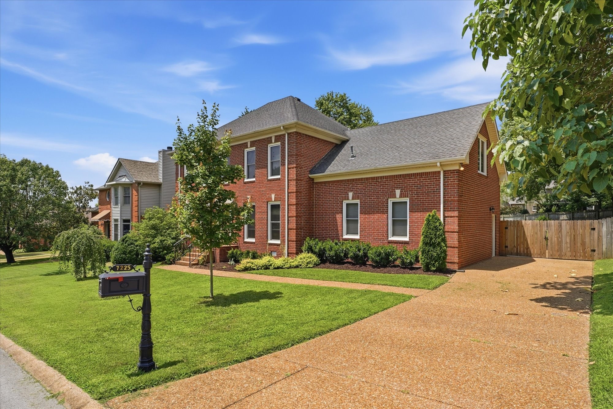 7225 River Bend Road Nashville, TN 37221 - Photo 2 of 43