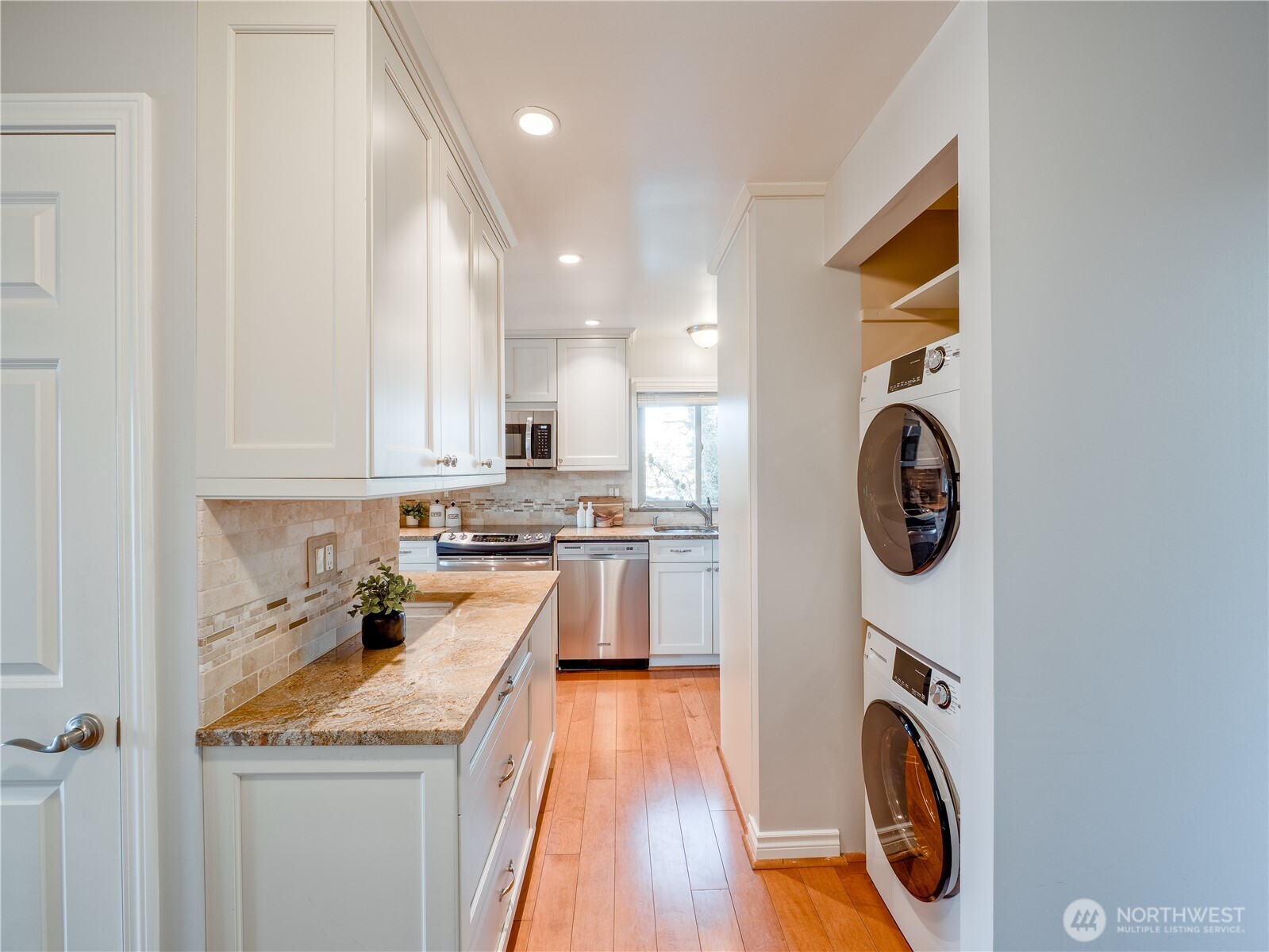 322 North 134th Street, Unit 306 Seattle, WA 98133 - Photo 14 of 32