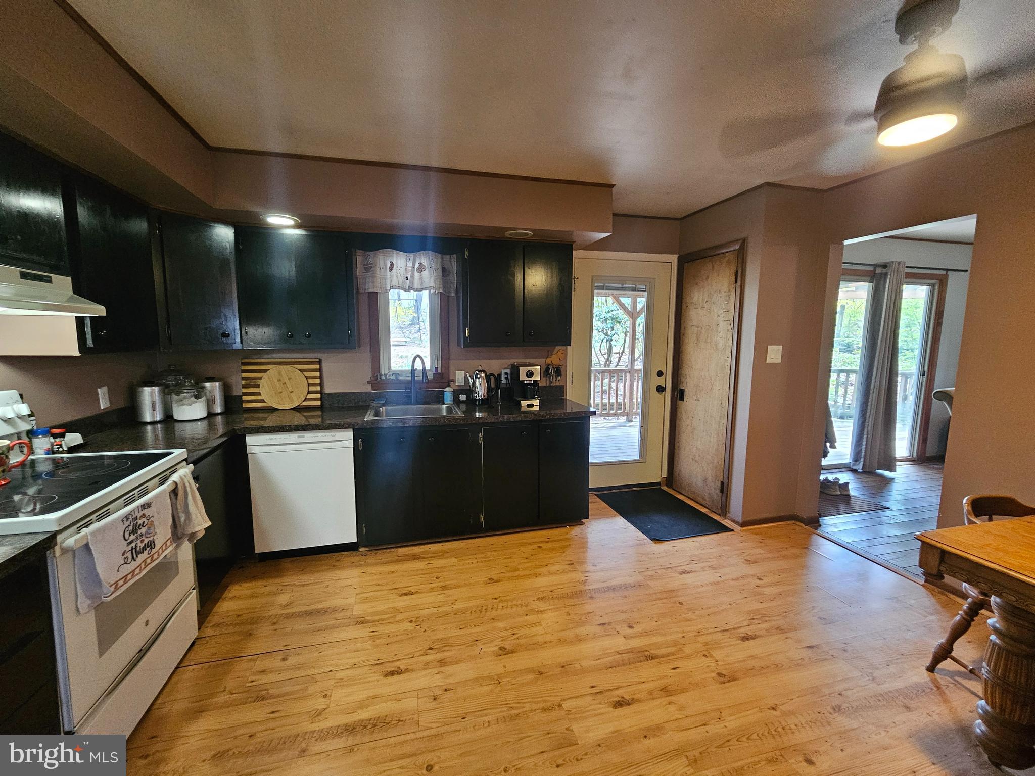 2733 Bachman Road Westminster, MD 21157 - Photo 7 of 43 a kitchen with granite countertop lots of counter top space