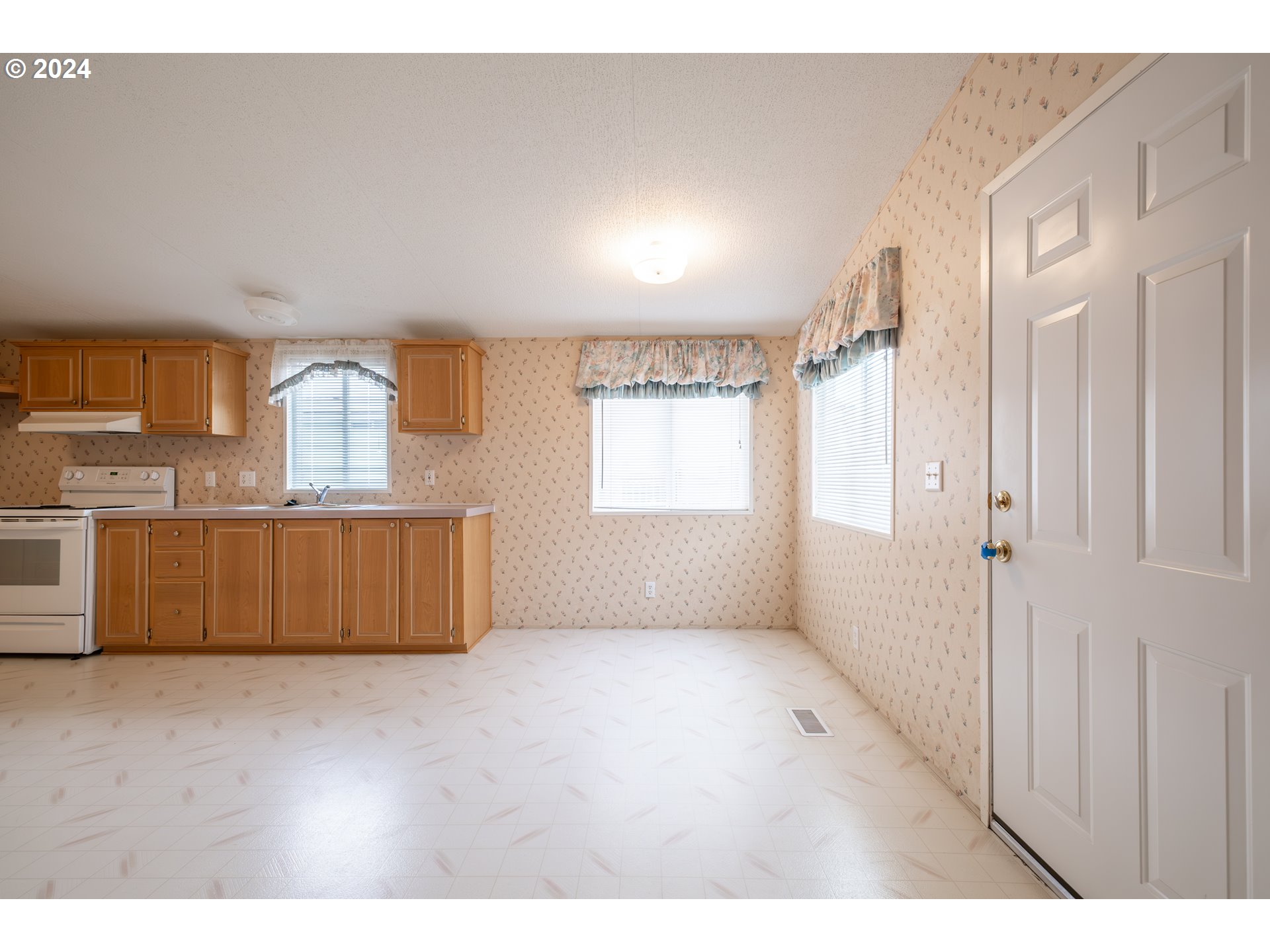 3045 Galena Loop Lebanon, OR 97355 - Photo 11 of 28 Gallery Image 11